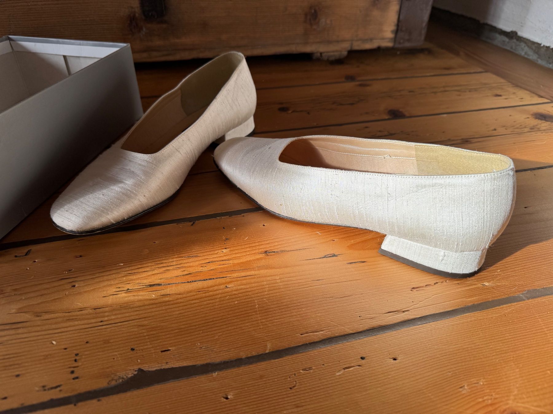 Rainbow Scarpe da donna: Seidenschuhe Grösse 7 1 mal getragen – Usato da Gams venduto da siramelina 1