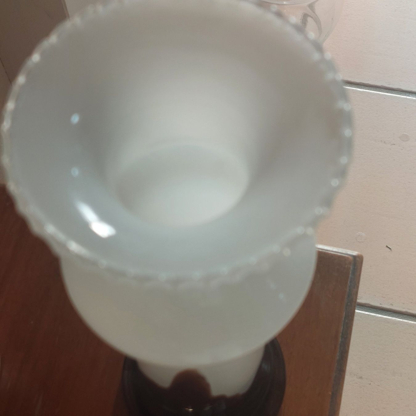 Vasi & Recipienti: Alte Opaline Glasvase weiss -braun – Usato da Hergiswil NW venduto da maiette-23.N 6