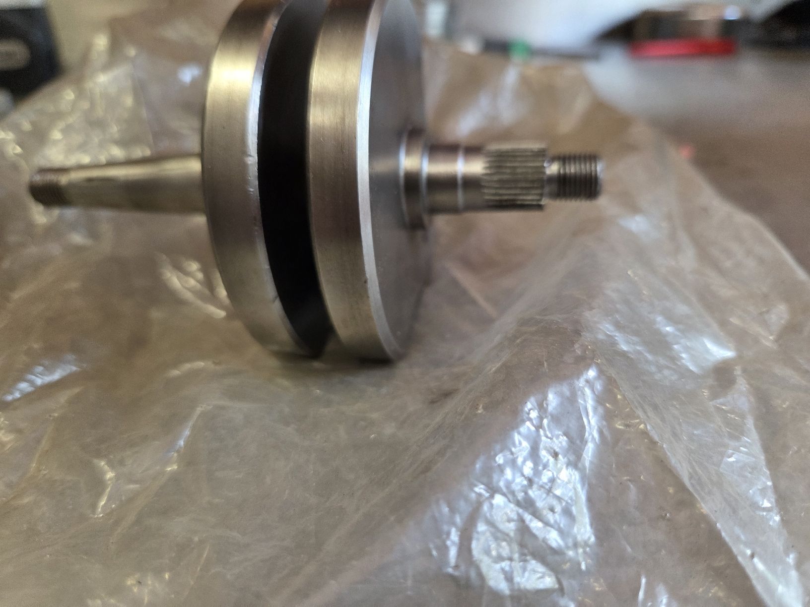 Vespa Tutti pezzi di ricambio per scooter: NOS Vespa Kurbelwelle – Nuovo e nell'imballaggio originale da Eichberg venduto da Schmid-Motos 3