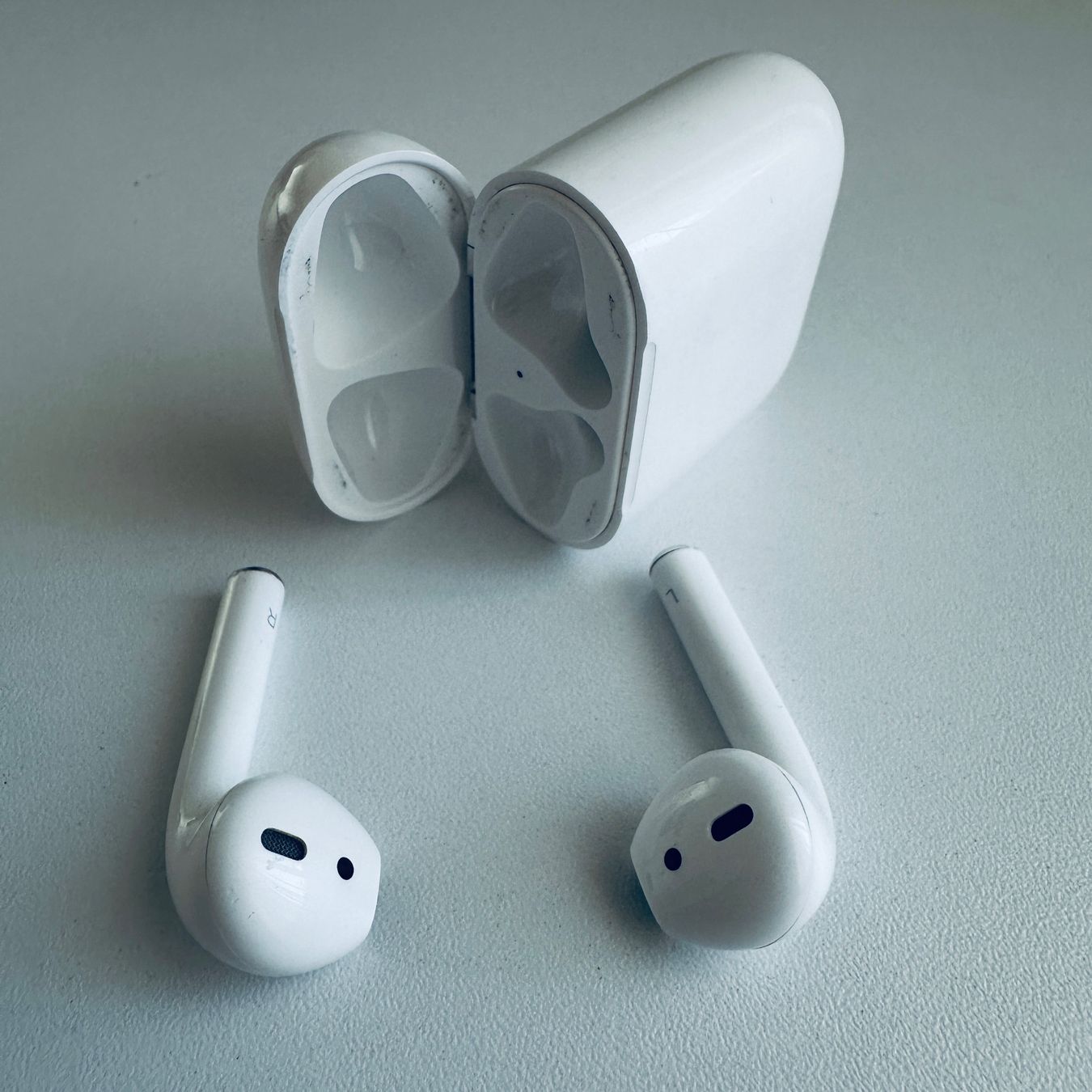 Apple Cuffie: Original Apple AirPods 2 Kopfhörer Wireless Lightning Kabel – Usato da Basel venduto da MY.AIRPODS.SHOP 1