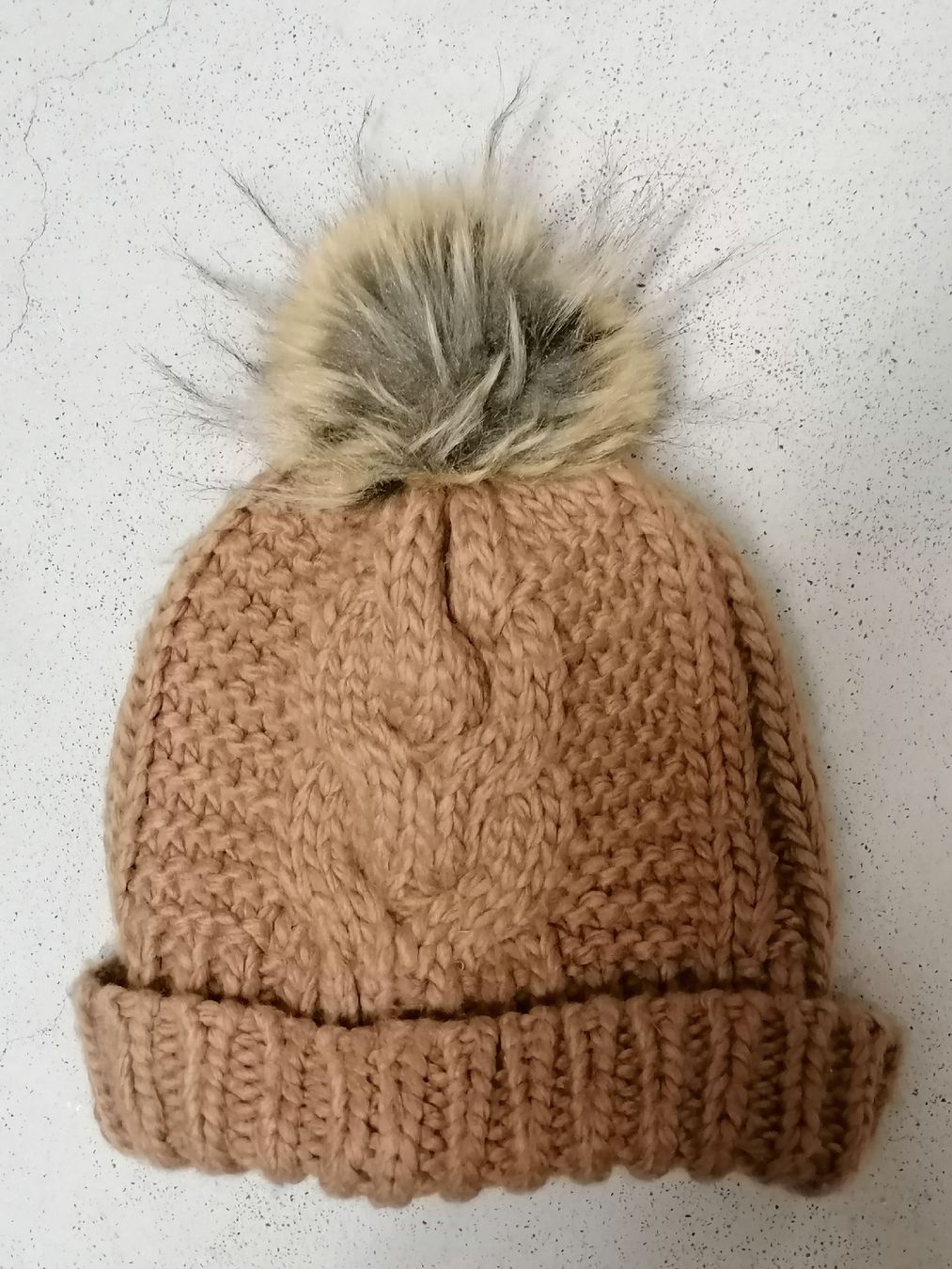 Altro in Moda donna: Warme Strickmütze mit Bommel beige – Usato da Netstal venduto da Salihoi