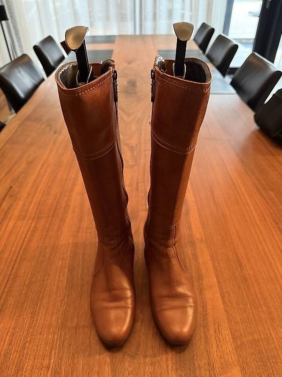 Scarpe da donna: Lederstiefel gr.37 – Usato da Hofstetten SO venduto da Katharina_Nina_Nina 1
