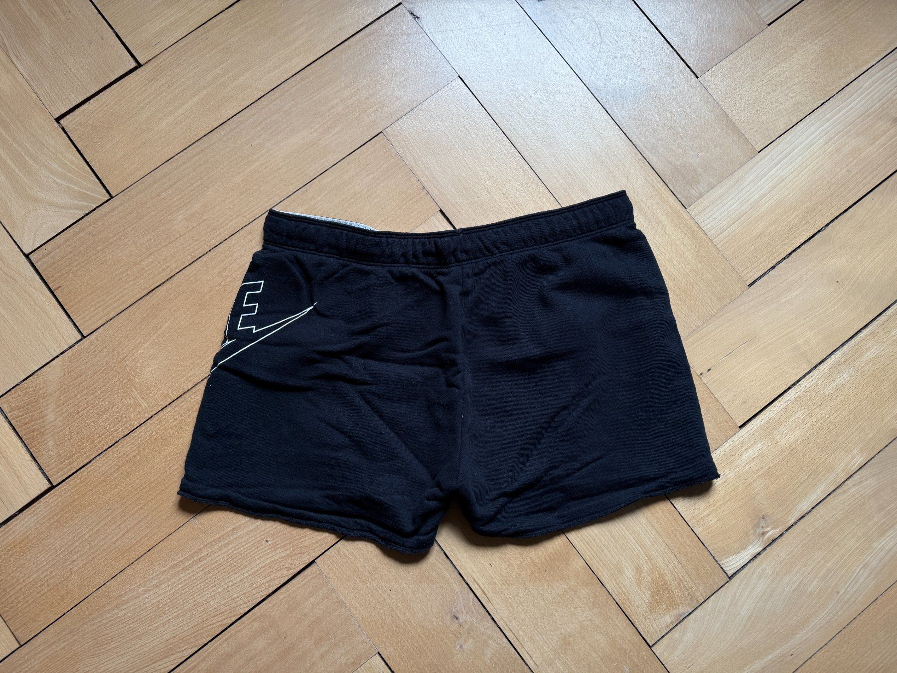 Nike Pantaloni: NIKE - Sportshorts schwarz S – Usato da Zürich venduto da Diazaio 1
