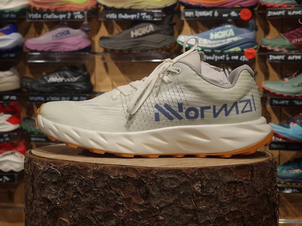 Scarpe da donna: NNORMAL KJERAG WHITE | TRAILRUNNING SCHUH – Usato da Grindelwald venduto da Backdoor_Shop