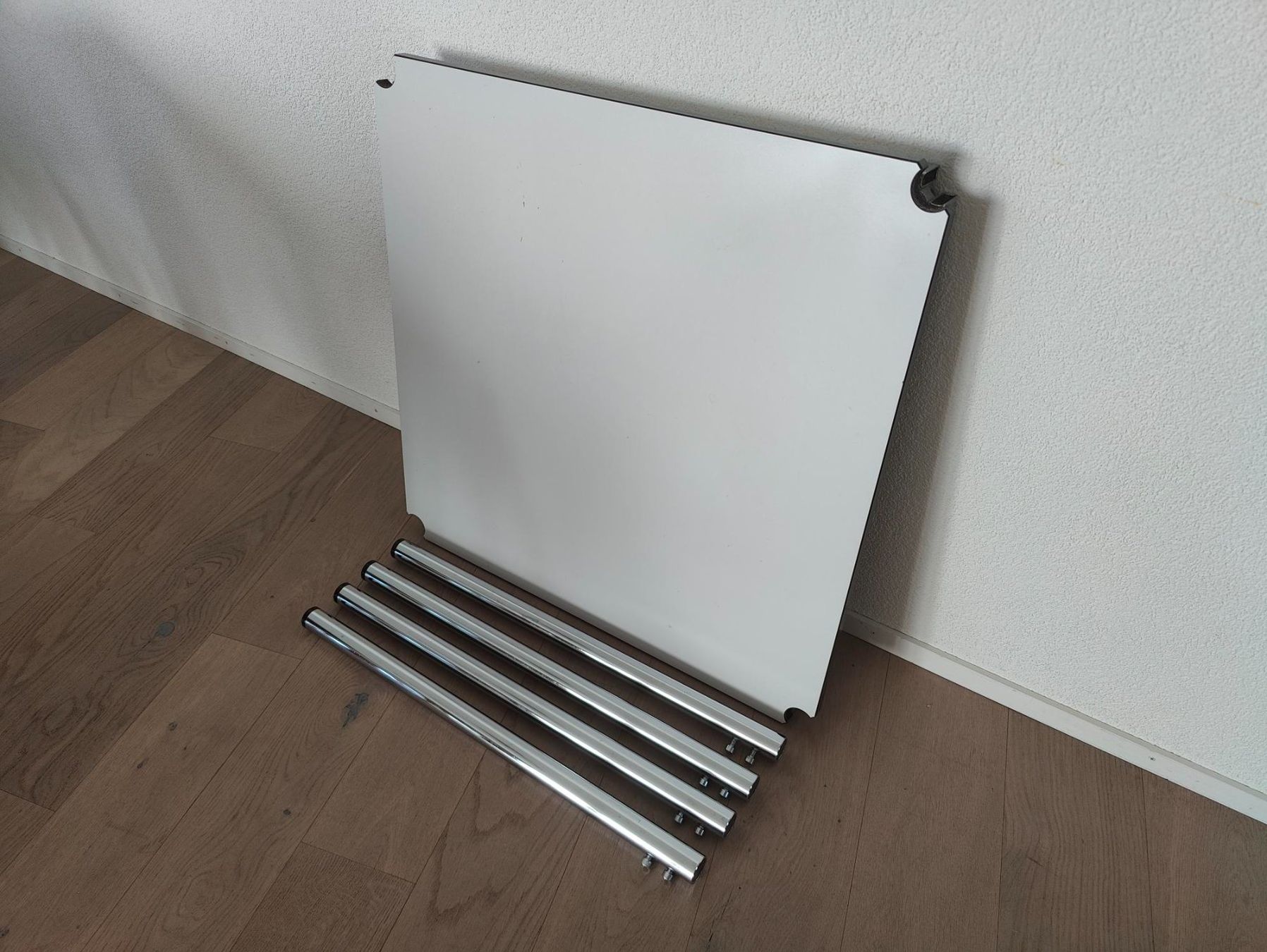 USM Tables: USM Haller Tisch,  75 × 75 cm – D'occasion à Rotkreuz par marclooo