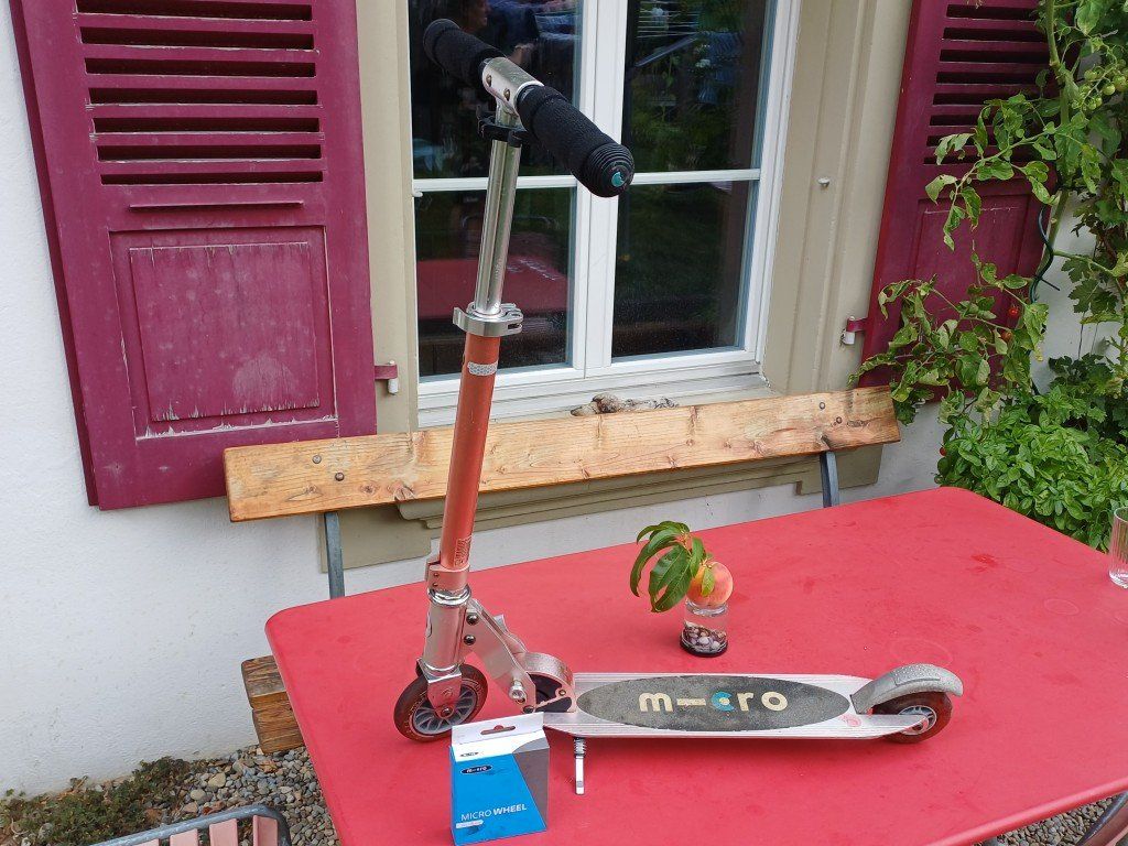 Micro Kickboard: Micro Scooter rot – D'occasion à Bern par Altamora623