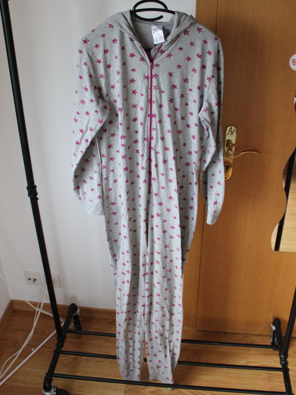 Tute: Jumpsuit grau mit Sternen – Usato da Hombrechtikon venduto da lehnerrr 1