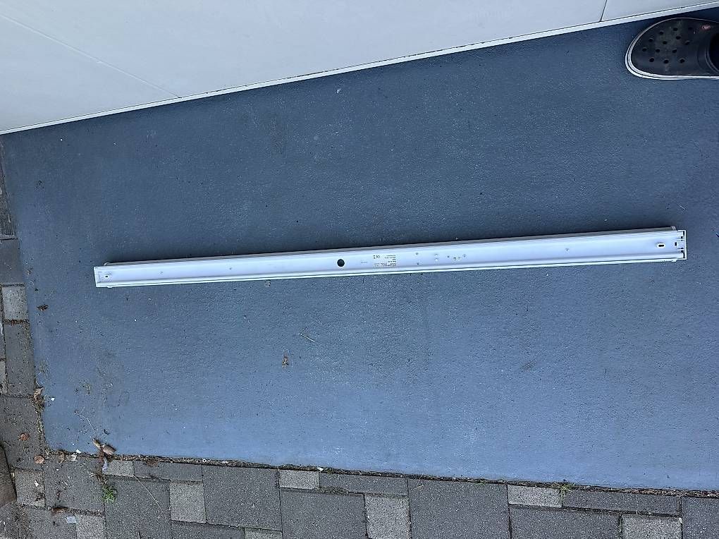 Profilati: Doppio led garage Müller 150cm – Usato da Quartino venduto da DiloUsato 2