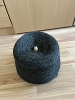 Wolle auf Kone grau