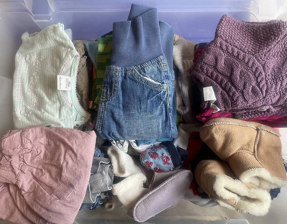 Lotti & Set di vestiti: Kinderkleider Gr. 56-68 – Usato da Lenk im Simmental venduto da antoniawanda