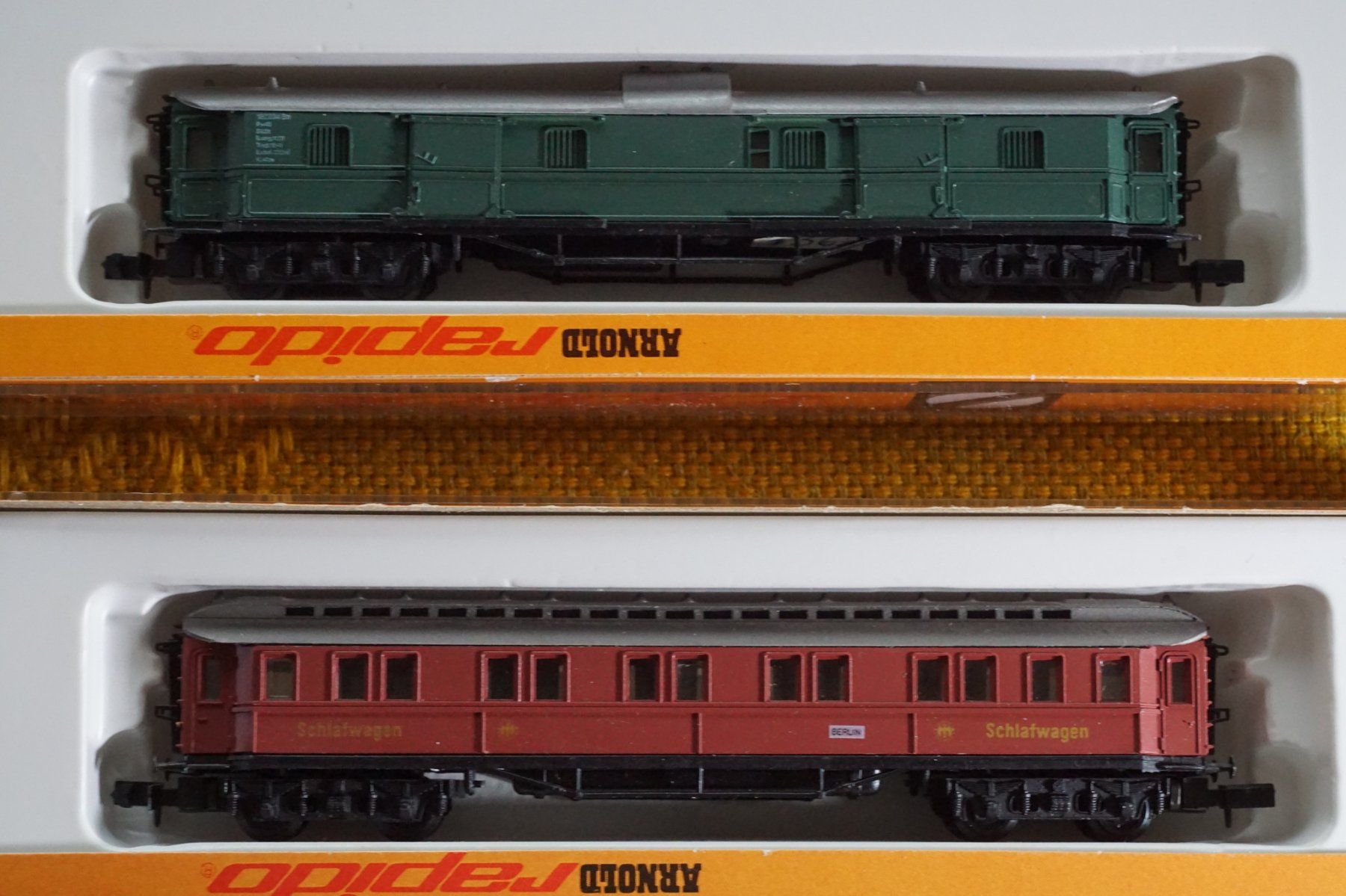 Arnold Modellini di ferrovie: ARNOLD 4 alte Personen-/Güterwagen – Usato da Gränichen venduto da iknow 2
