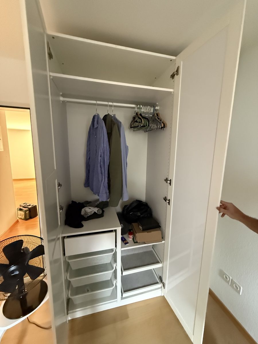 Guardaroba: Kleiderschrank 3 Türe mit Spigel – Usato da Zürich venduto da ric_v5xf 1
