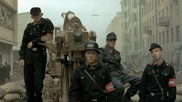 Tutti i DVDs: Der Untergang ***Premium Edition*** – Nuovo (secondo la descrizione) da Winterthur venduto da Panam1 3