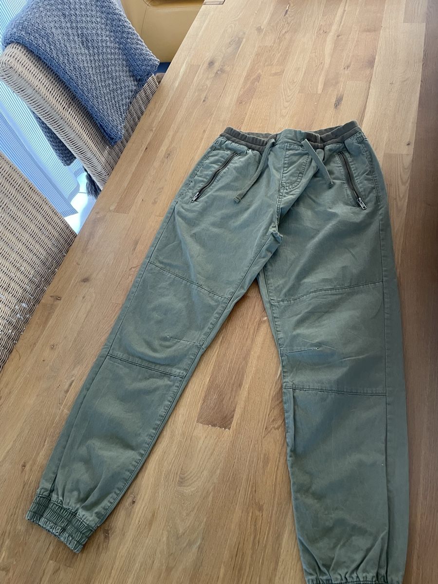 Pull&Bear Pantaloni: Hose Pull&Bear grün mit Reissverschlüssen Grösse S – Usato da Dübendorf venduto da jlu_r7hz 1