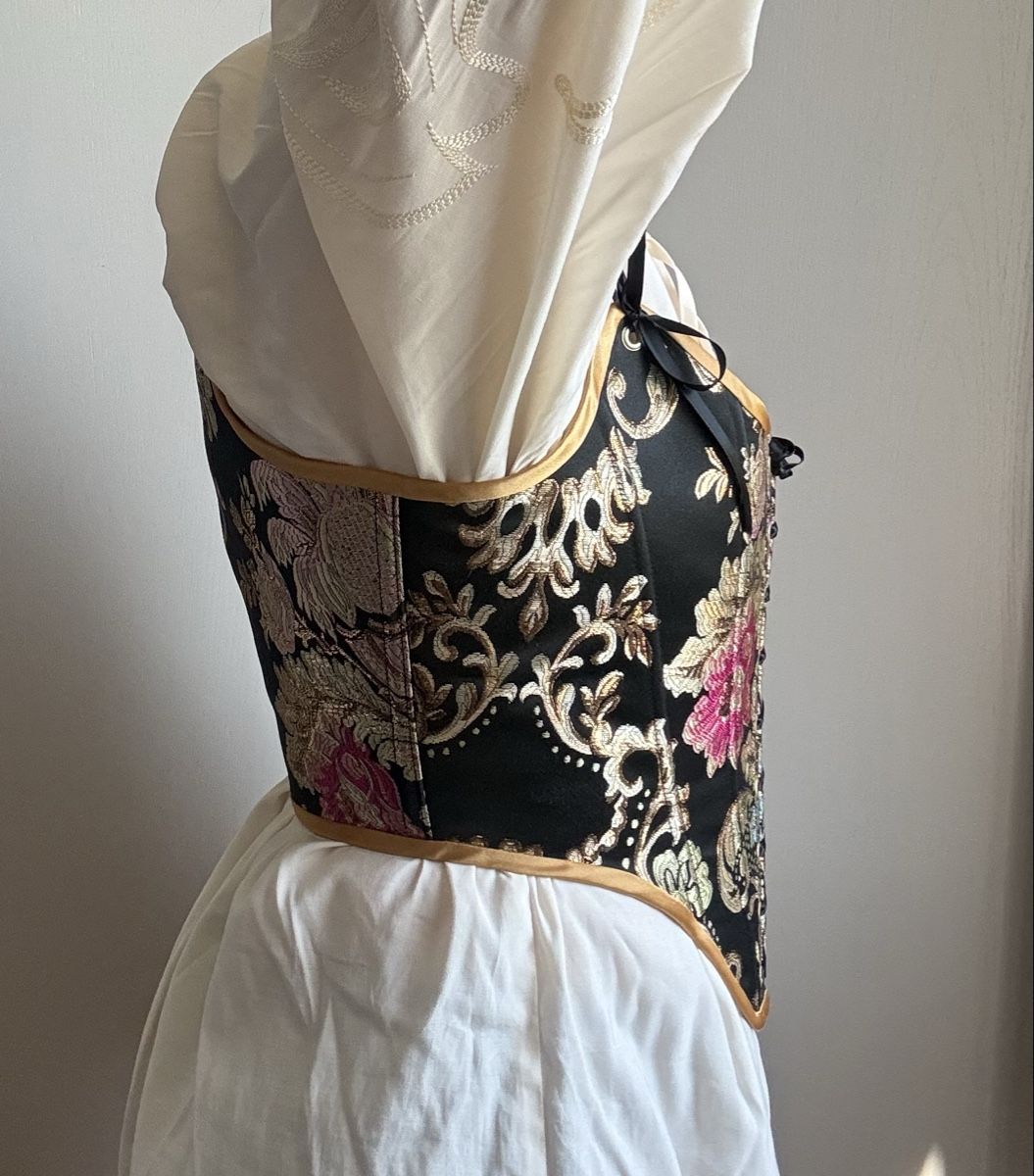 Top: Korsett Barock / Rococo  schwarz mit Gold  – Nuovo e nell'imballaggio originale da Oensingen venduto da Chicotus 3