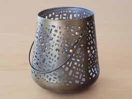 Schönes Windlicht ca. 15cm hoch aus stabilem Metall