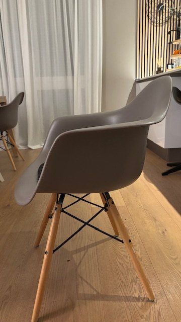 Sedie: 4 x Replica Eames DAW Esszimmerstuhl – Usato da Schenkon venduto da mazzi11 2