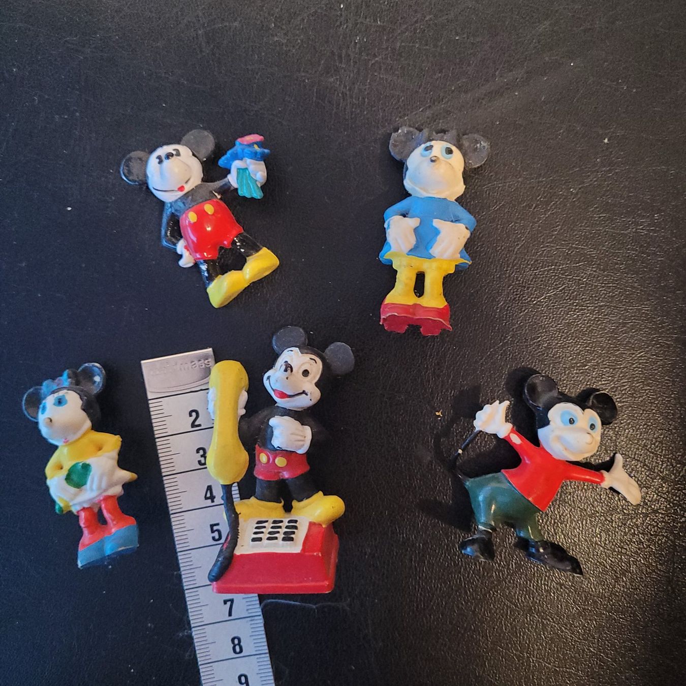 Disney Statuette: 5 Mickey Figuren ältere Form – Usato da Winterthur venduto da Schnufel0