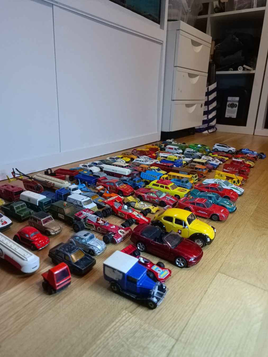 Jouets: spielzeugautos 100stk – Défectueux à Safenwil par mar_tbk5 2