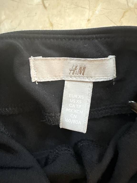 Vestiti: robe noir h&m taille XS – Usato da Versoix venduto da emm_g7q9 2