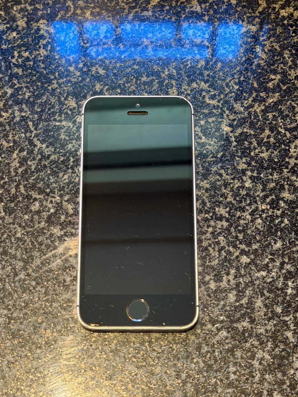 Apple Handys / Smartphones: iPhone SE sur ios 12.4.1 – Gebraucht aus Lausanne von loz_5ywk 2