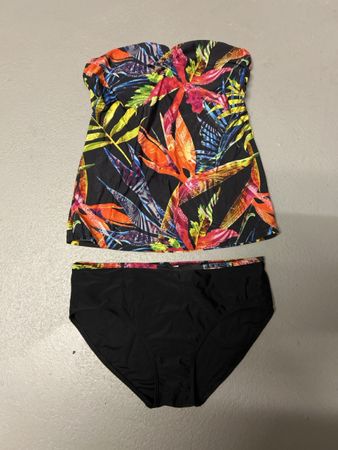 Schöner Tankini mit Blumenmuster, Grösse M neu
