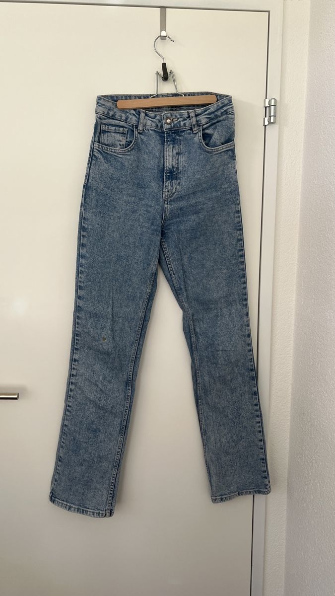 Stradivarius Jeans: STR Flared Straight Jeans Hellblau – Usato da Wermatswil venduto da Jara.a.s
