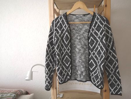 ONLY süsse, elegante Strickjacke Gr.S schwarzweiss gemustert