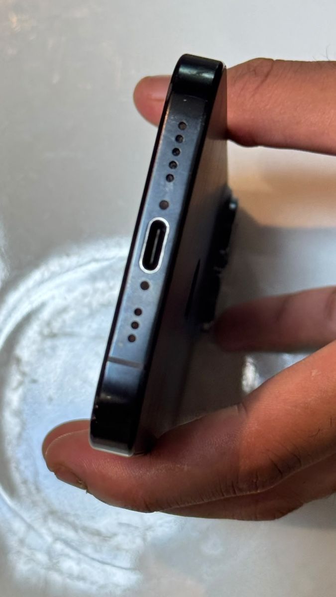 Apple Handys / Smartphones: Iphone 16 pro – Neu (gemäss Beschreibung) aus Strengelbach von SG7 2