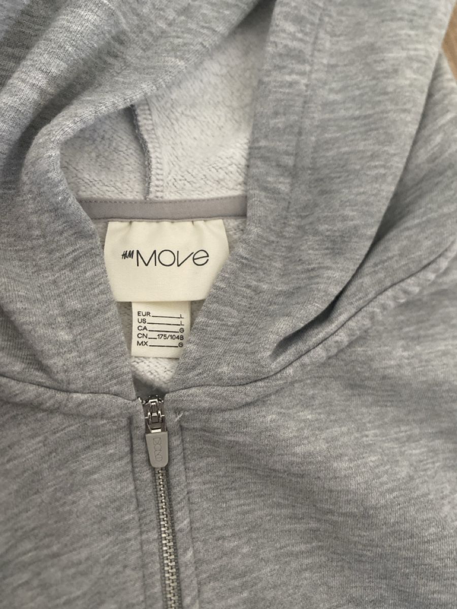 H&M Vestes: H&M Move Kapuzenpullover grau Grösse L mit Reissverschluss – D'occasion à Spreitenbach par hel_7gxh 1