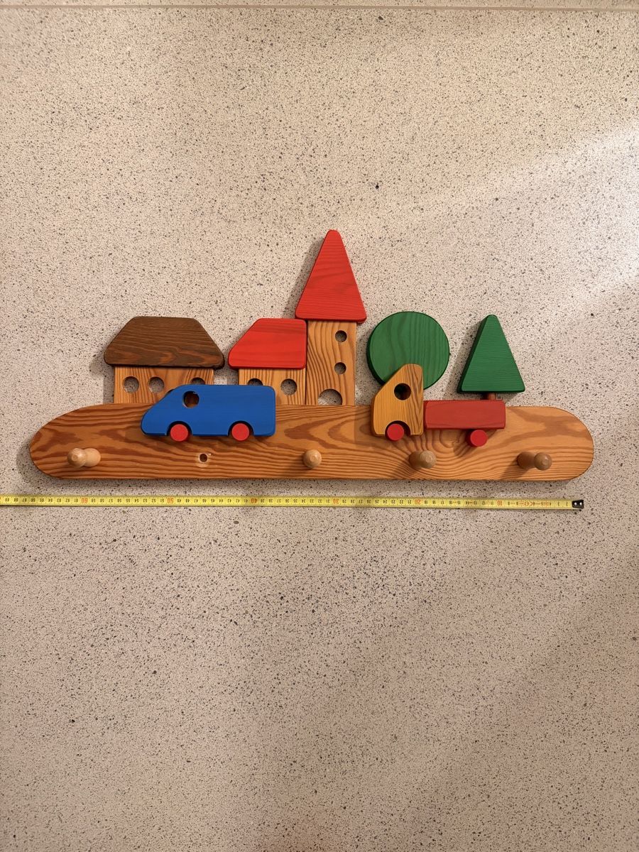 Guardaroba: Kindergarderobe Holz mit Spielmotiven  – Difettoso da Endingen venduto da BuffyCreamy