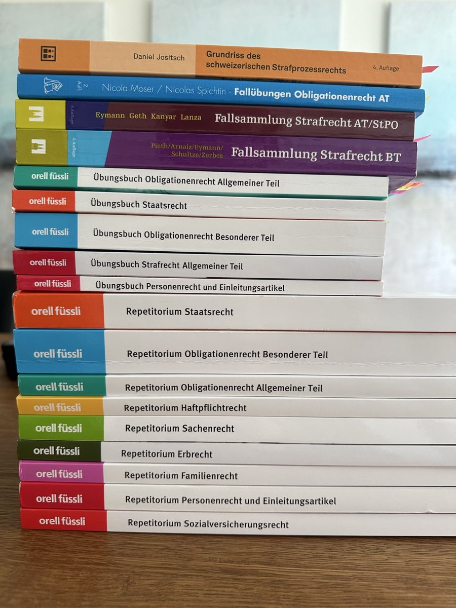 Libri: div. juristische Bücher Repetitorium  – Usato da Winterthur venduto da franziskakamm