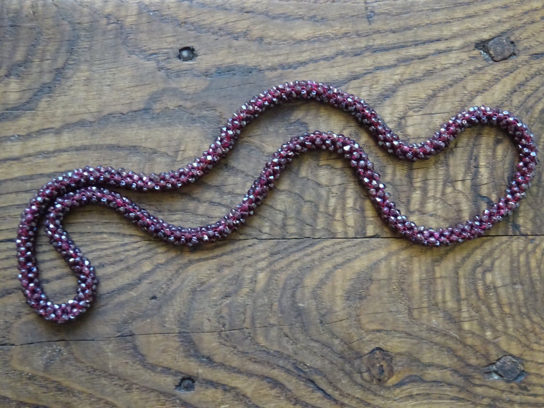 Ketten: Granatkette gestrickt – Gebraucht aus Oetwil am See von Golfsud 1