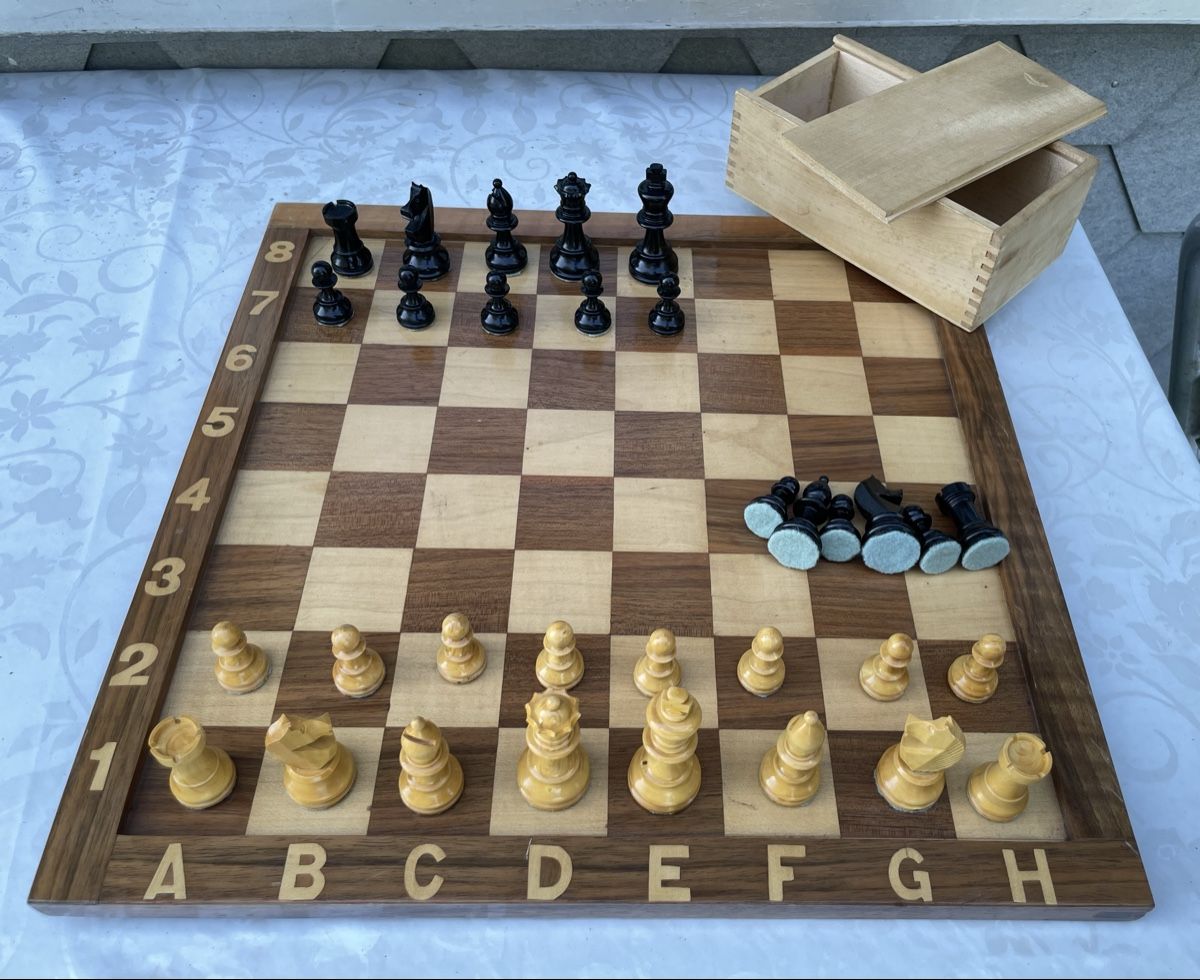 Giochi: Échiquier avec coordonnées marquetées  – Usato da Biel/Bienne venduto da Galaq 4
