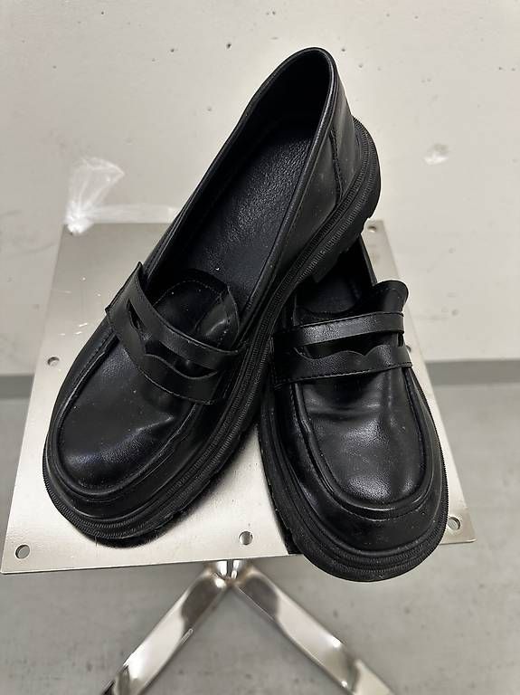 Damenschuhe: Loafer schwar Kunstleder, Grösse 38 – Gebraucht aus Lenzburg von kat_7zxy