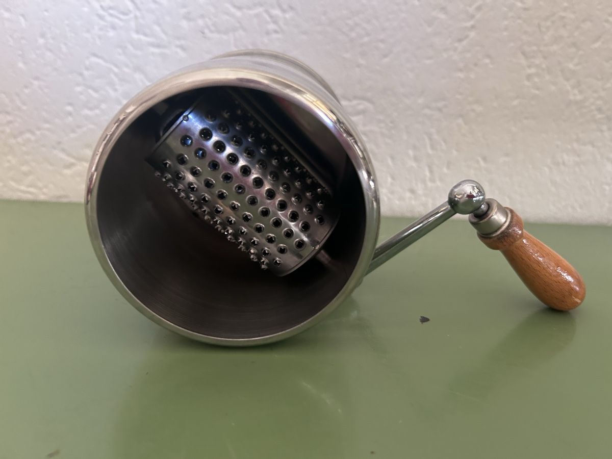 Elettrodomestici da cucina: Käsereibe Reibe Raffel  – Usato da Zürich venduto da ann_9fv5 3
