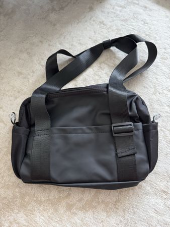 Moderne schwarze Organizer-Tasche / Freizeit- & Reisetasche 