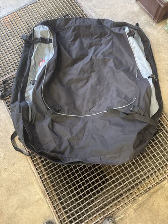 Dachgepäcktasche in gutem gebrauchten Zustand.