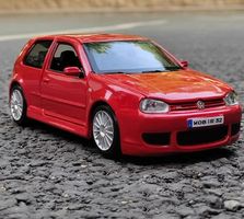VW Golf R32 Modellauto 1/24 (Rot)