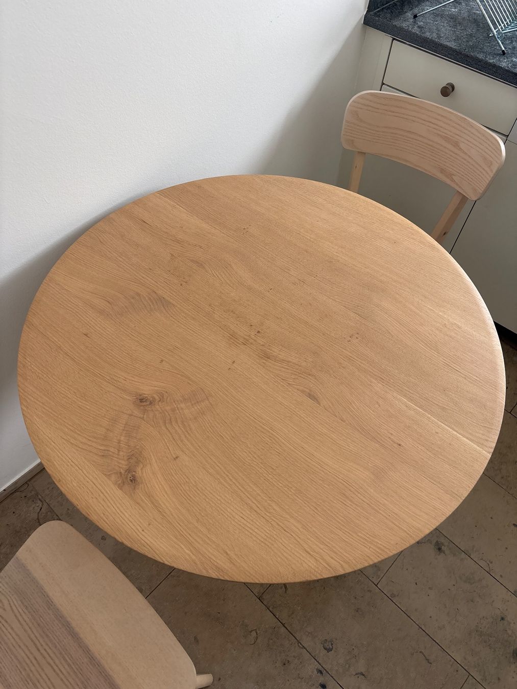 Set di tavolo e panche: Premium wooden table + 2 chairs – Usato da Zürich venduto da gia_qzh8 2
