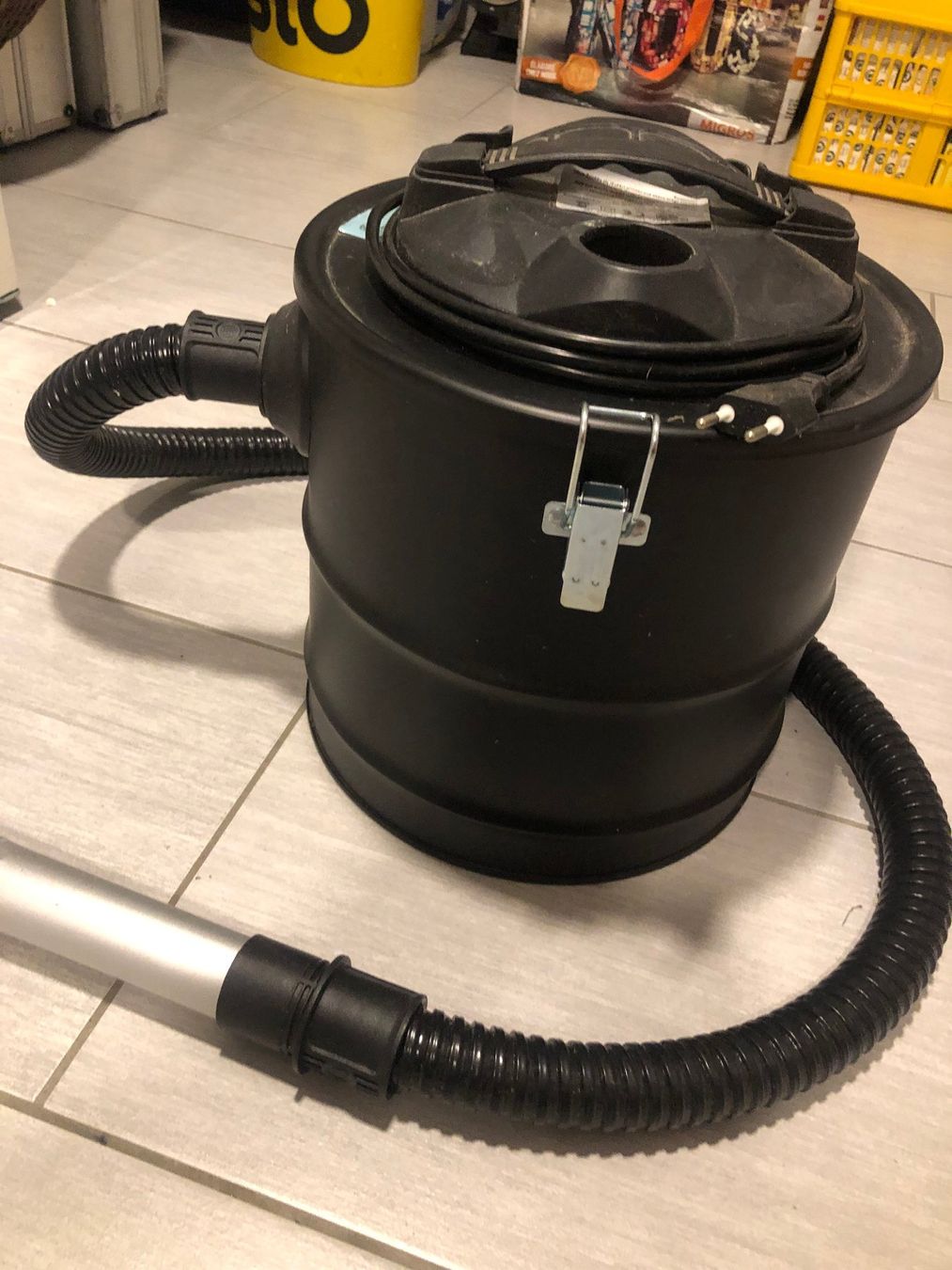 Aspirapolveri & Accessori: Aschesauger mit Motor 1200W, 18 Liter – Usato da Speicherschwendi venduto da Supersport 1