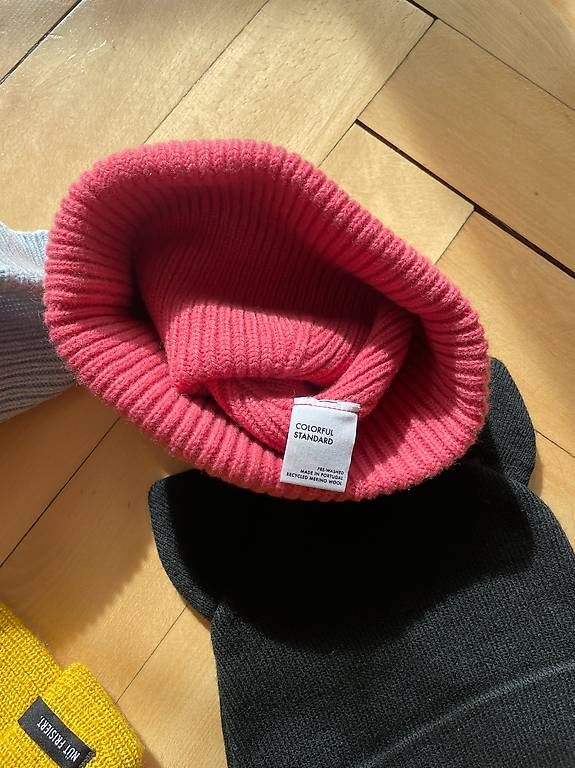 Hüte, Mützen & Caps: Set aus vier Strickmützen – Neu und originalverpackt aus Zürich von kar_b6fj 2