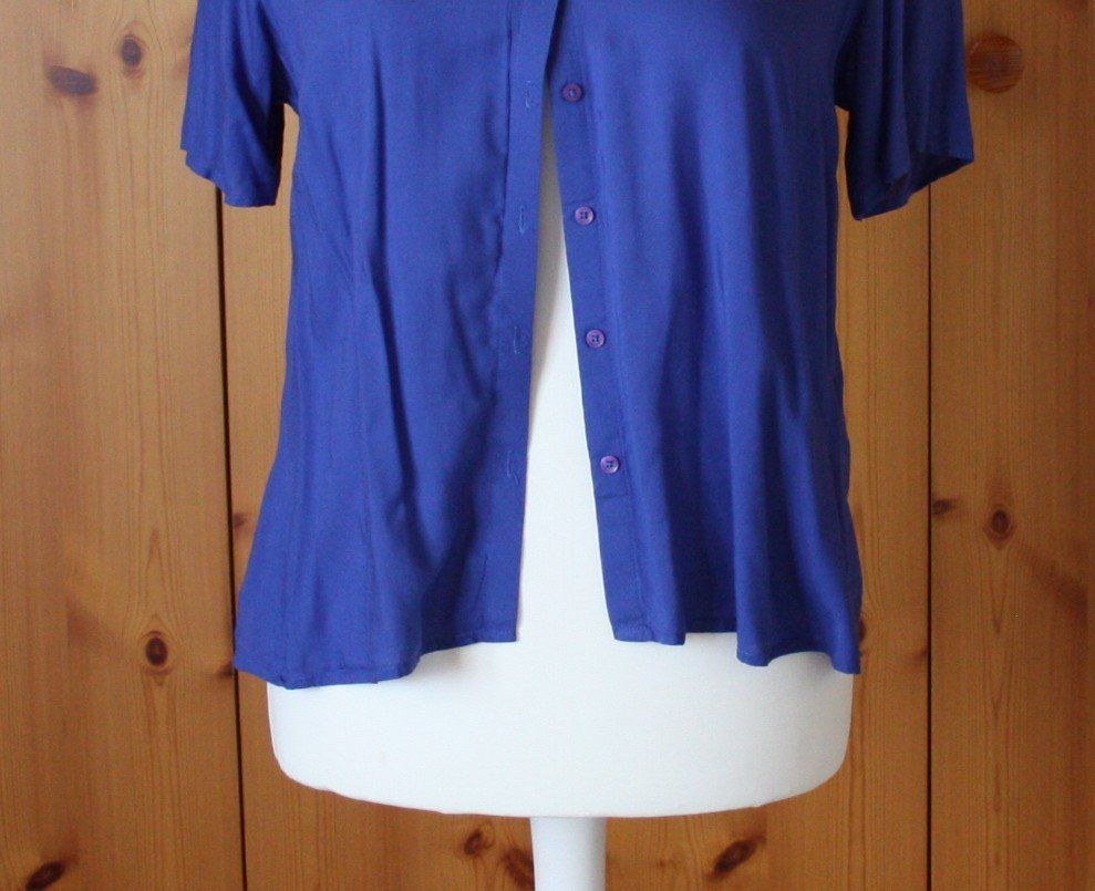 Camicette: Bluse Kurzarm CH. VÖGELE blau Gr. L – Usato da Flüelen venduto da Diversicum-Curvy 2