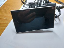 Garmin Navigationsgerät DriveLuxe 50 LMT-D mit Zubehör.