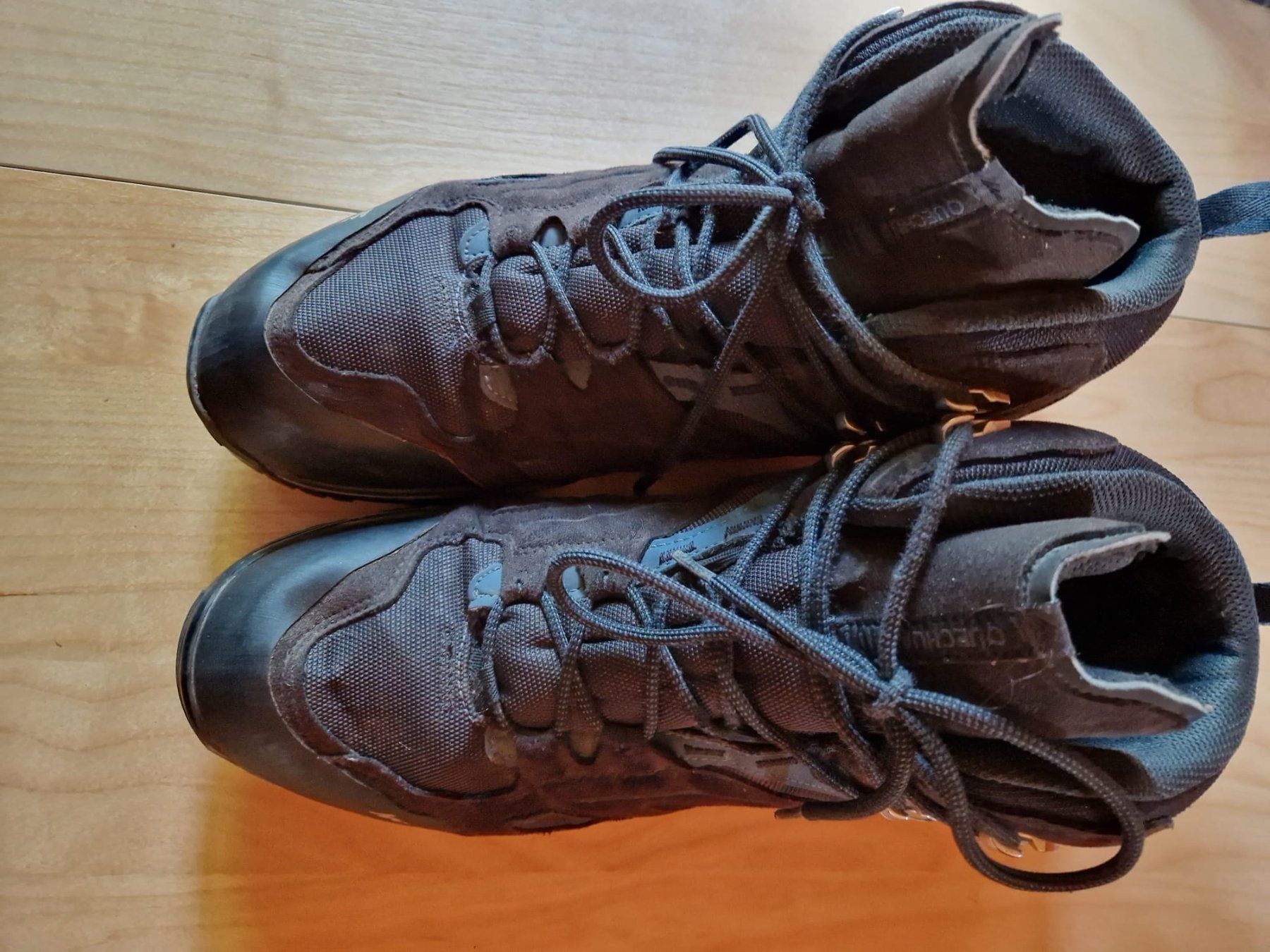 Chaussures hommes: Quechua Wanderschuhe, Grösse 48 – D'occasion à Auswil par Scottusa83