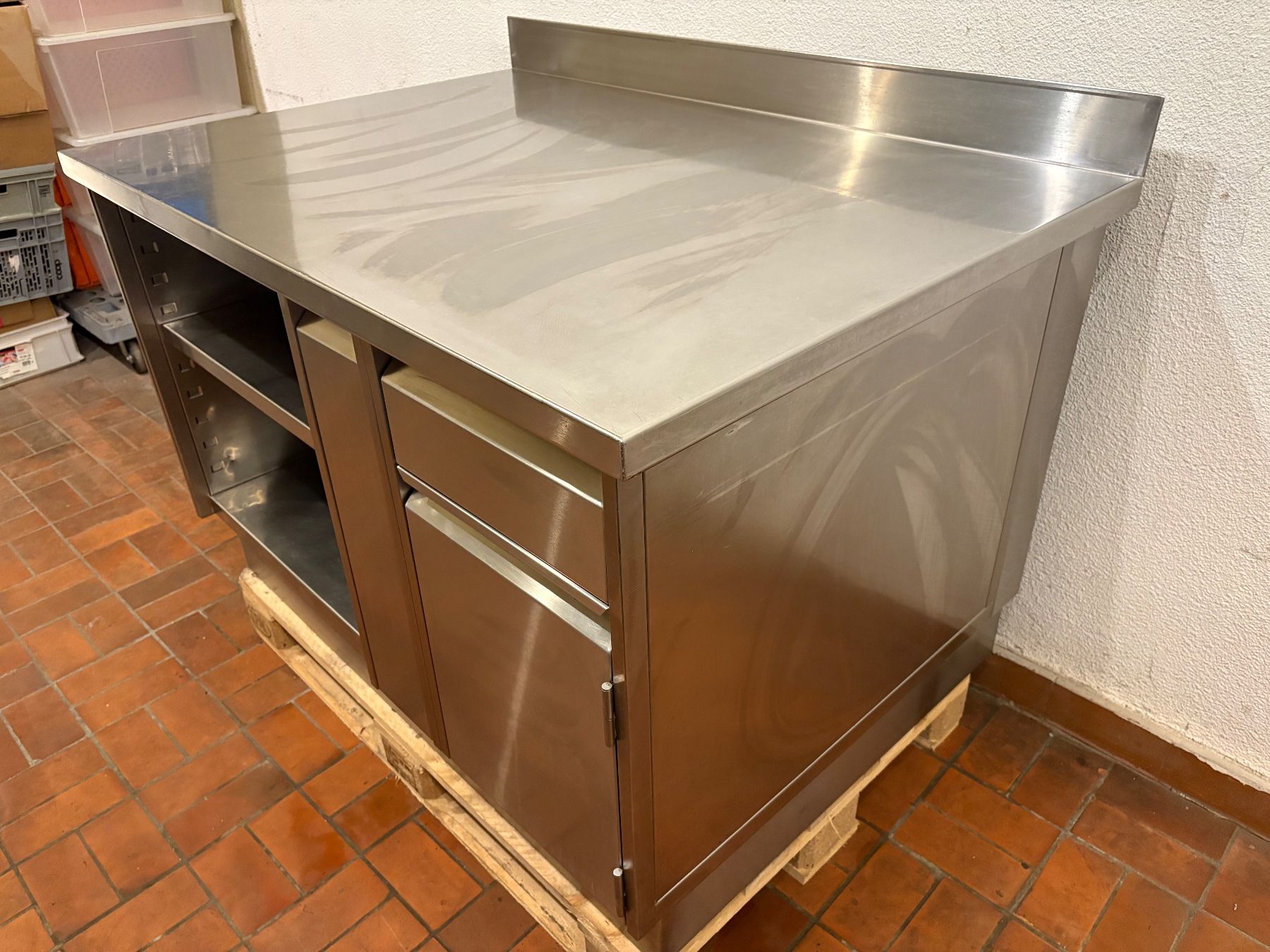 Cucine complete: Gastro Edelstahlmöbel,Arbeitstisch – Usato da goldau venduto da G.app 2