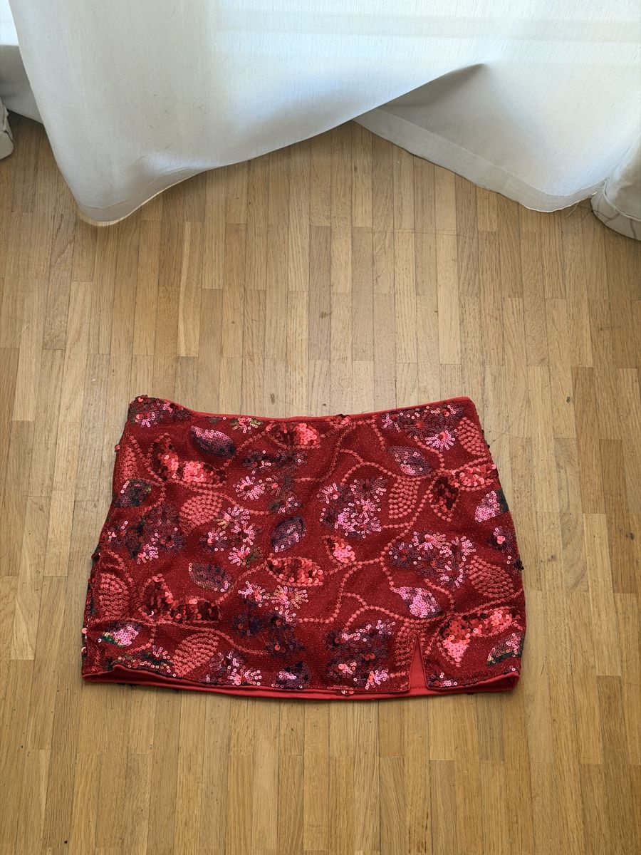 Röcke: Jupe rouge pailleté taille S avec short  – Neu und originalverpackt aus Le Lignon von Ana2831