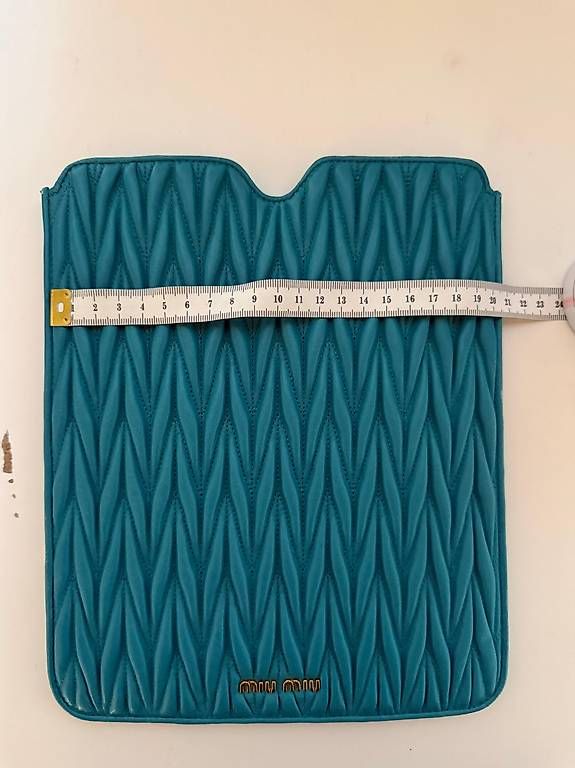 Covers & Taschen: miumiu iPad-Hülle – Gebraucht aus Wald ZH von mer_7wb8 2