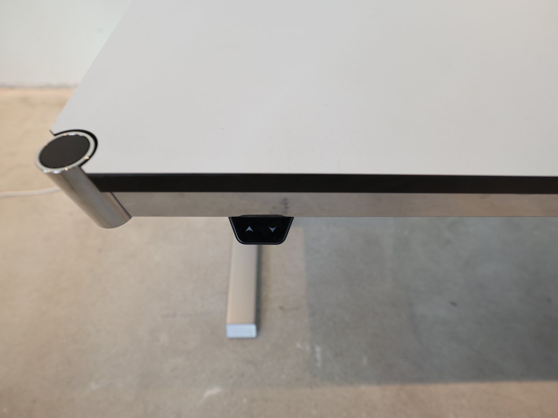 USM Scrivanie: USM Haller Schreibtisch Perlgrau Sitz-Stehtisch 175x75 – Usato da Zürich venduto da Zapro 5