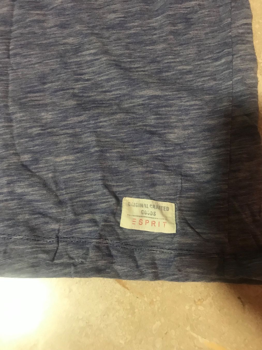 Esprit T-shirt: esprit T-Shirt – Nuovo (secondo la descrizione) da Oftringen venduto da mbc_b8vr 1